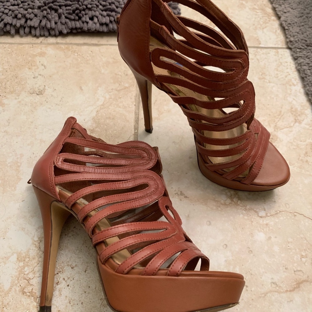 Jessica Simpson platform heel